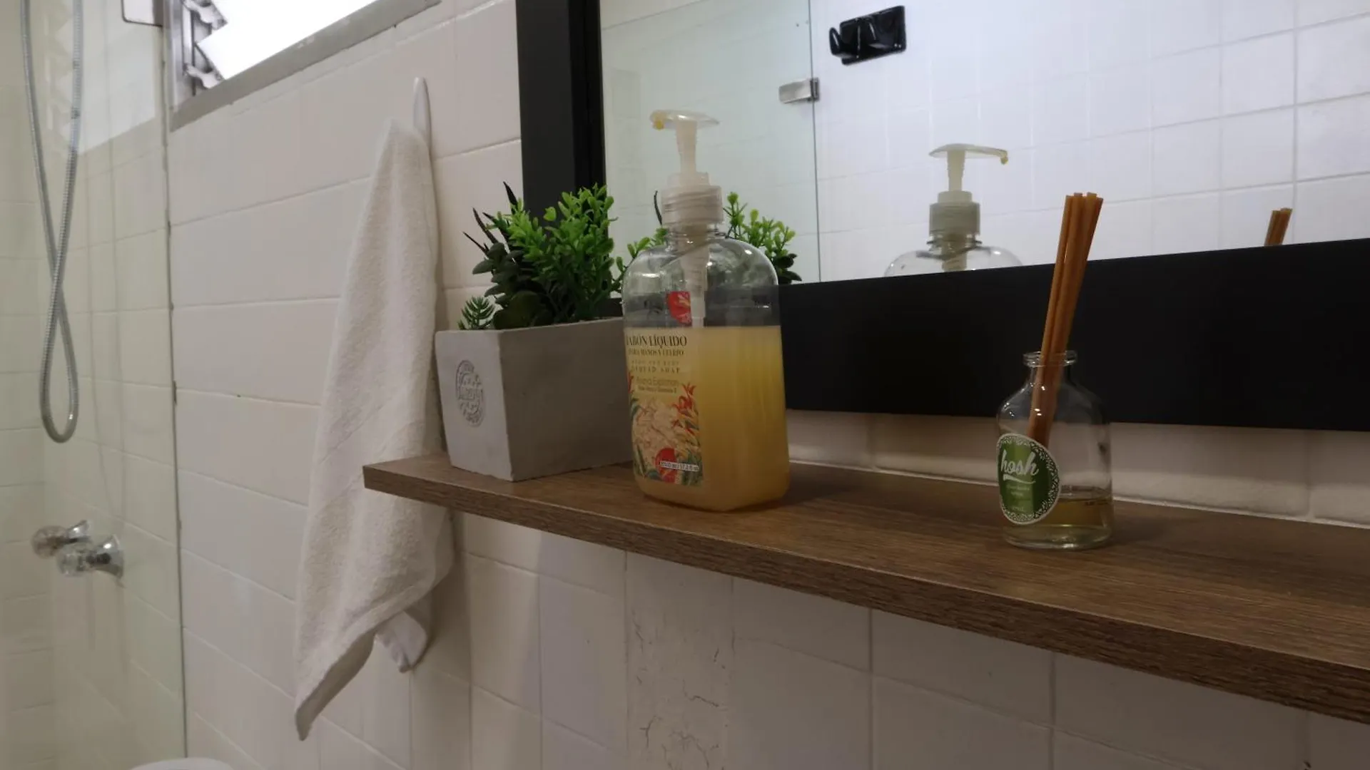 Living Poblado Manila 301 B Habitacion Individual Medellin Homestay