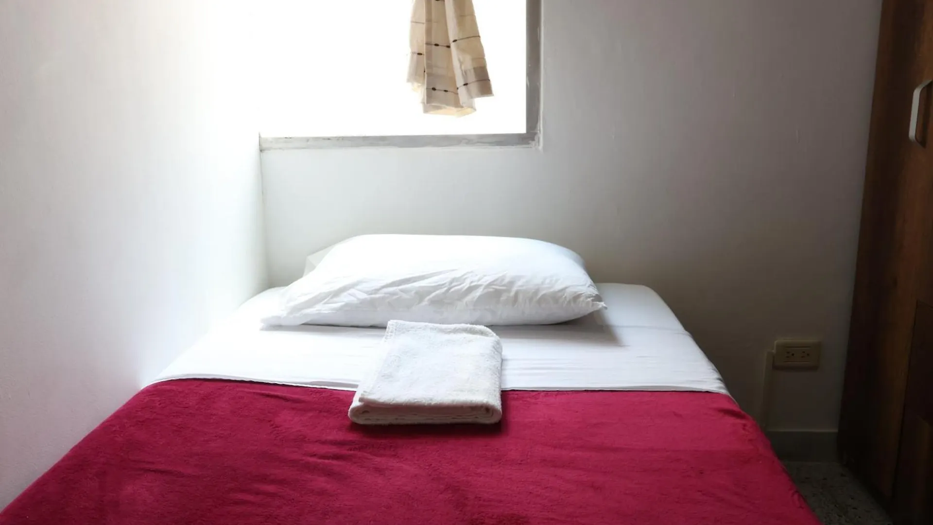 Living Poblado Manila 301 B Habitacion Individual Medellin Homestay